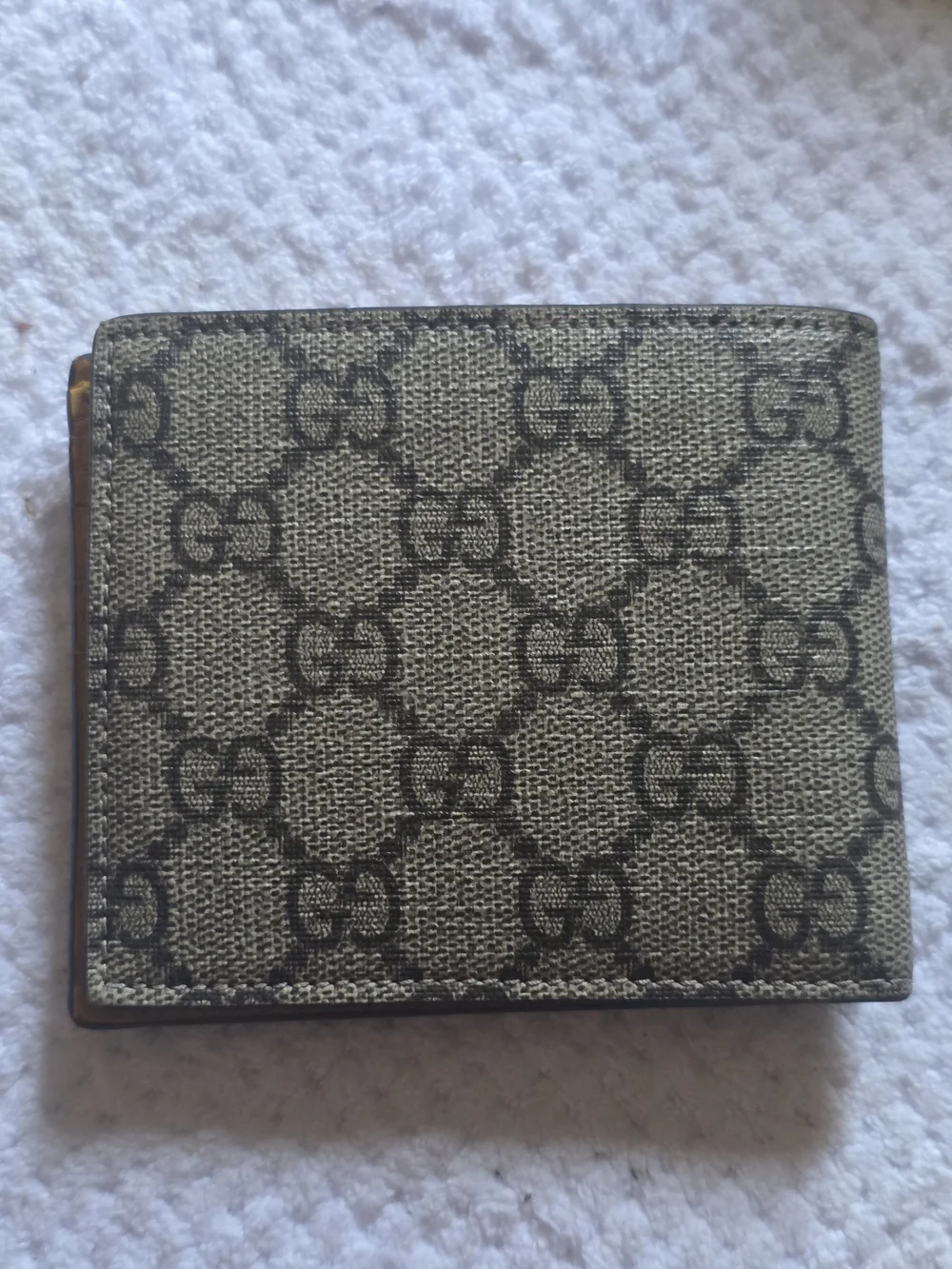 Gucci Men's Brown GG Supreme Card Holder with Gold Emblem